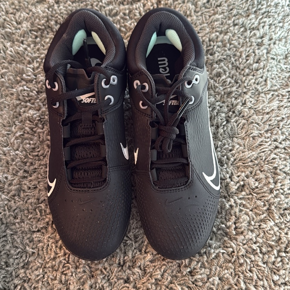 Women’s Hyperdiamond 4 NIKE Softball Cleats (8) - Picture 3 of 6